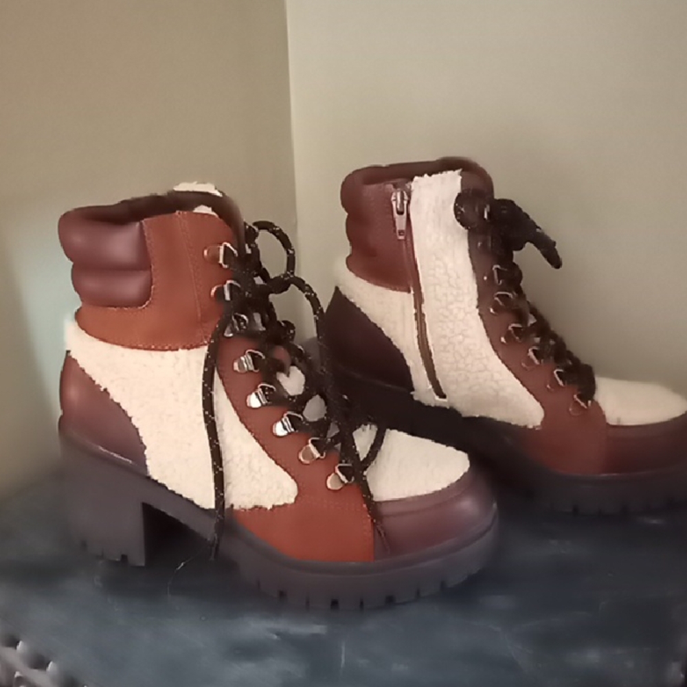 Macy's Sun + Stone Chuka Boots w/Faux Sheepskin Women's Fashion Boots Sz 8